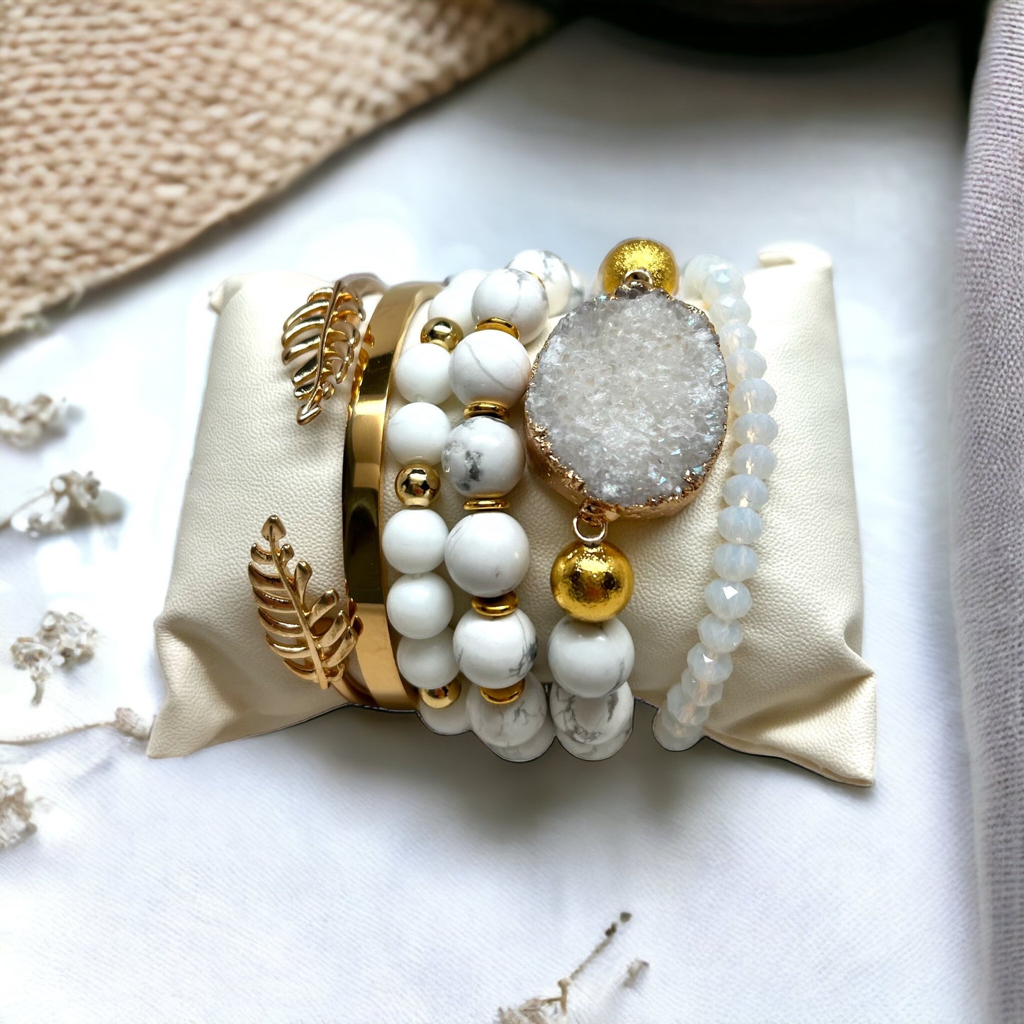 Crystal Bracelet Set Howlite, Clear Quartz W-32